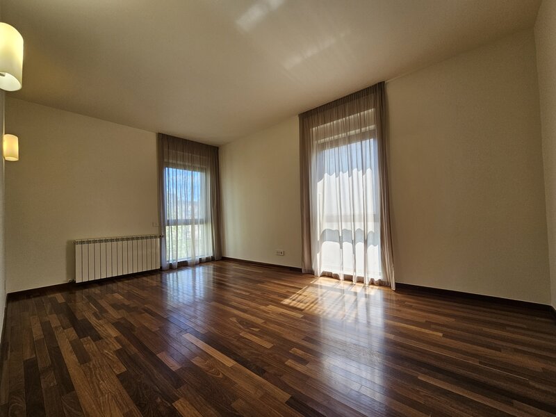 Dorobanti, Capitale,