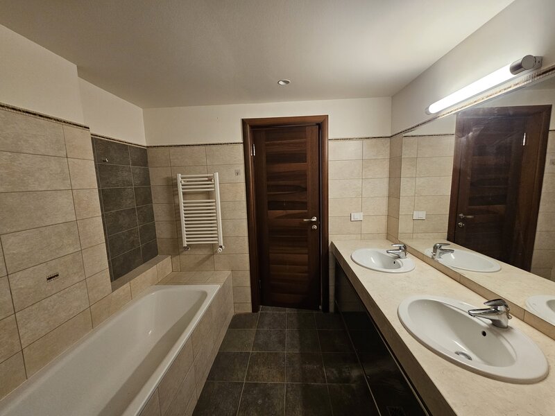 Dorobanti, Capitale,